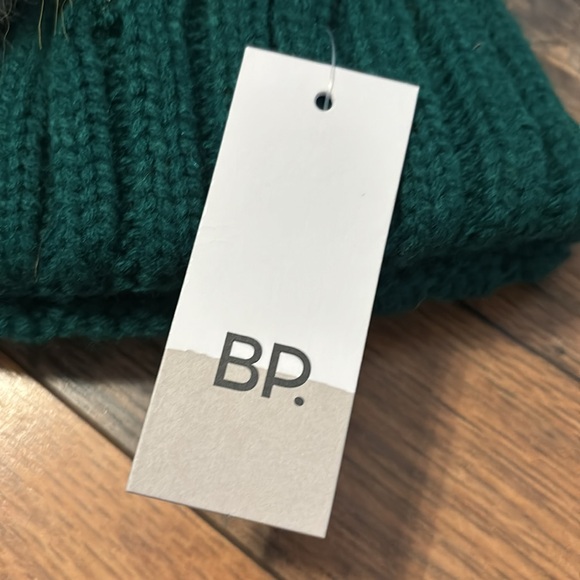 NWT BP beanie with 3 interchangeable poms - Picture 2 of 5